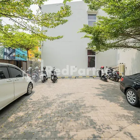 Palm Eight Mitra Reddoorz-2