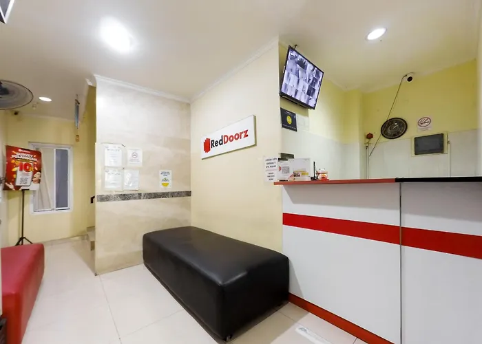 Reddoorz Plus Near Mall Ciputra Jakarta